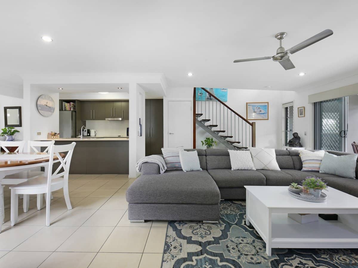 59 Venice Street, BURLEIGH WATERS - Thumbnail 1