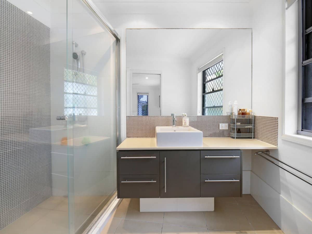 59 Venice Street, BURLEIGH WATERS - Thumbnail 8