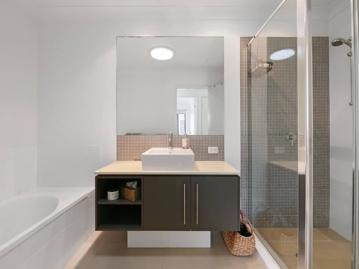 59 Venice Street, BURLEIGH WATERS - Thumbnail 11