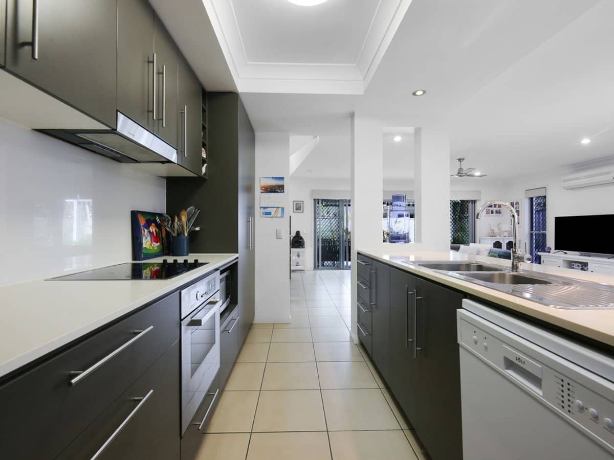 59 Venice Street, BURLEIGH WATERS - Thumbnail 12