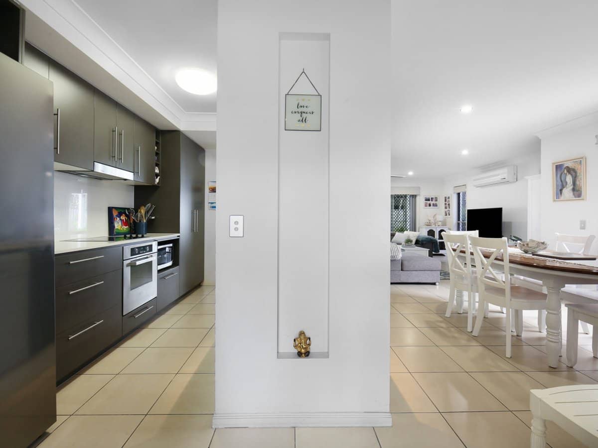 59 Venice Street, BURLEIGH WATERS - Thumbnail 14