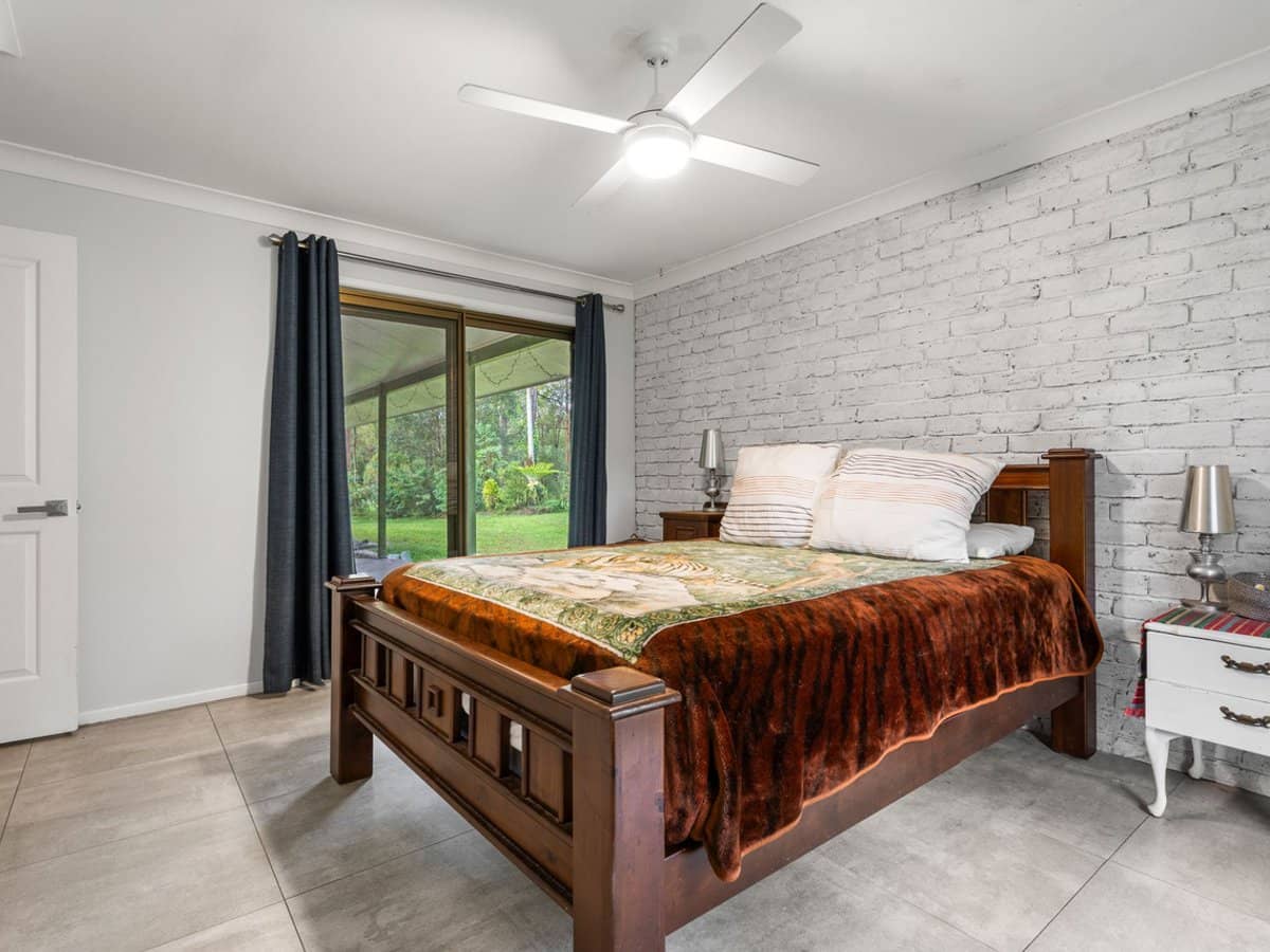 34 Lagoon Road, CARBROOK - Thumbnail 8