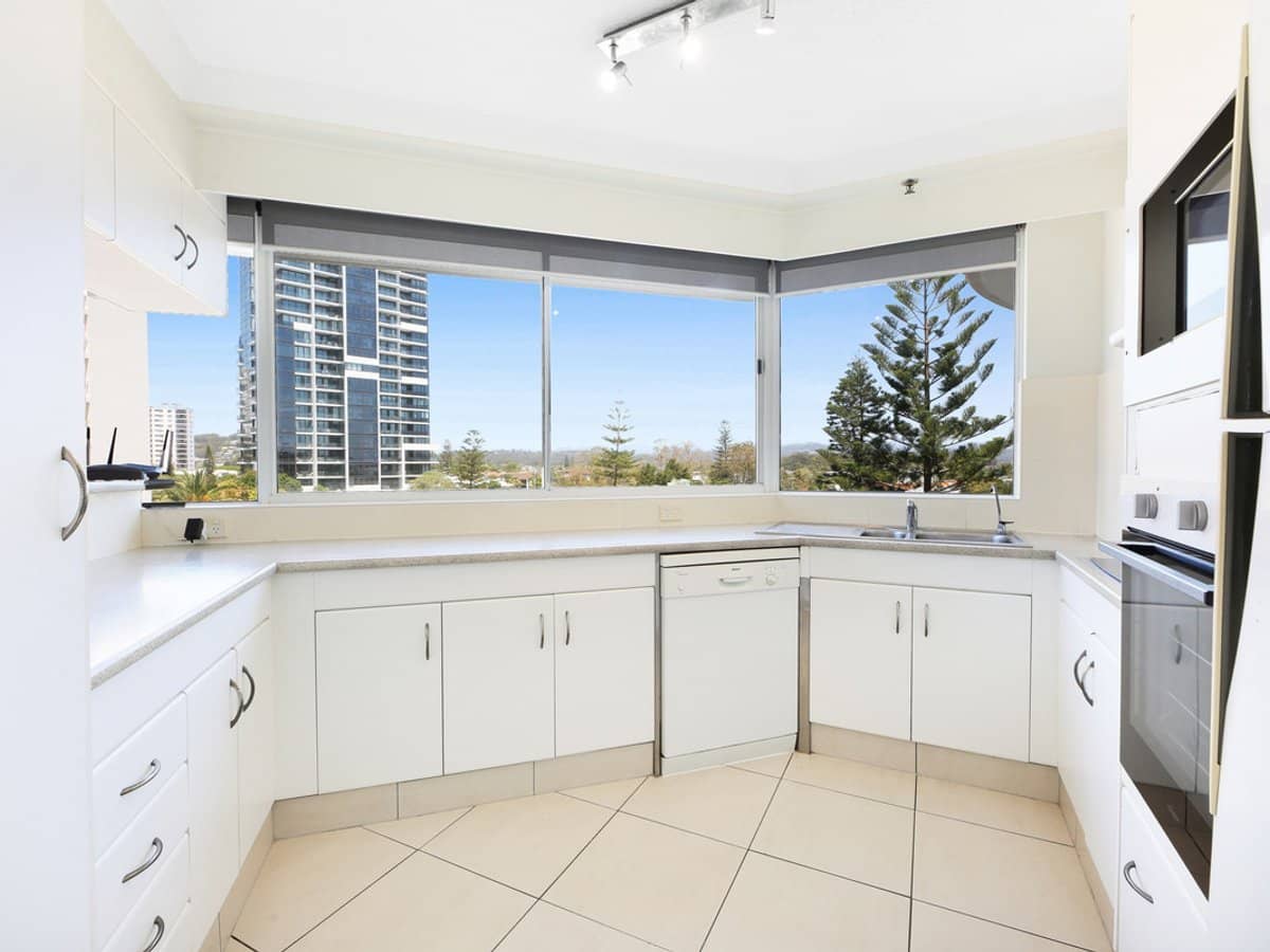 238 The Esplanade, Burleigh Heads - Thumbnail 3