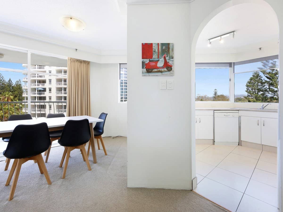 238 The Esplanade, Burleigh Heads - Thumbnail 4