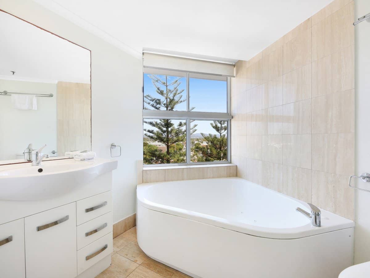 238 The Esplanade, Burleigh Heads - Thumbnail 10