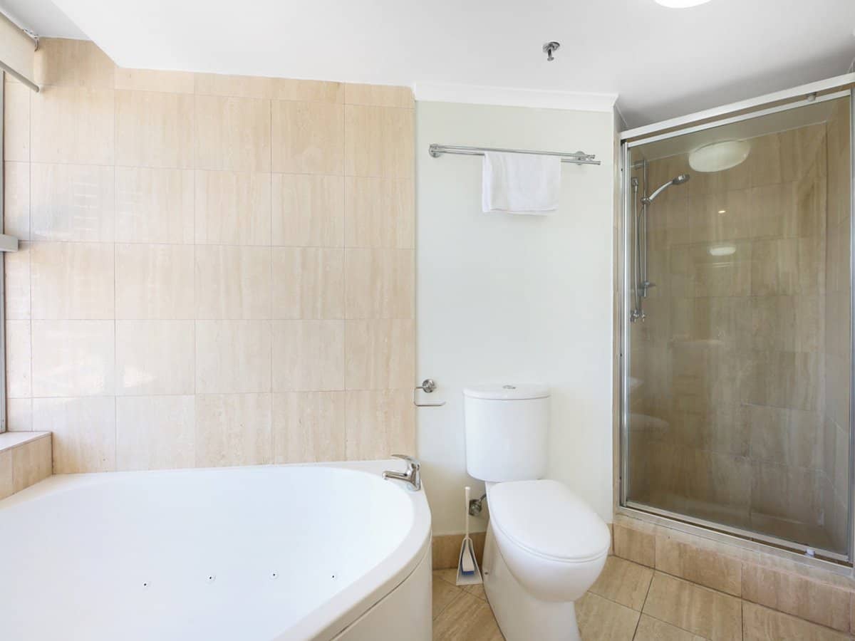 238 The Esplanade, Burleigh Heads - Thumbnail 11