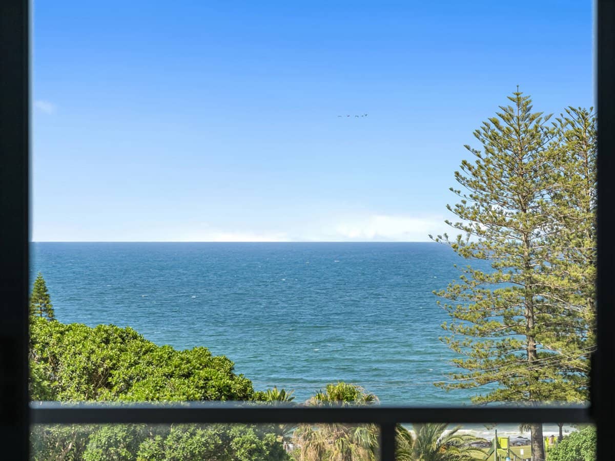 1 Ocean Street, BURLEIGH HEADS - Thumbnail 2