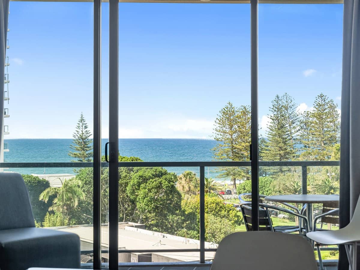1 Ocean Street, BURLEIGH HEADS - Thumbnail 4