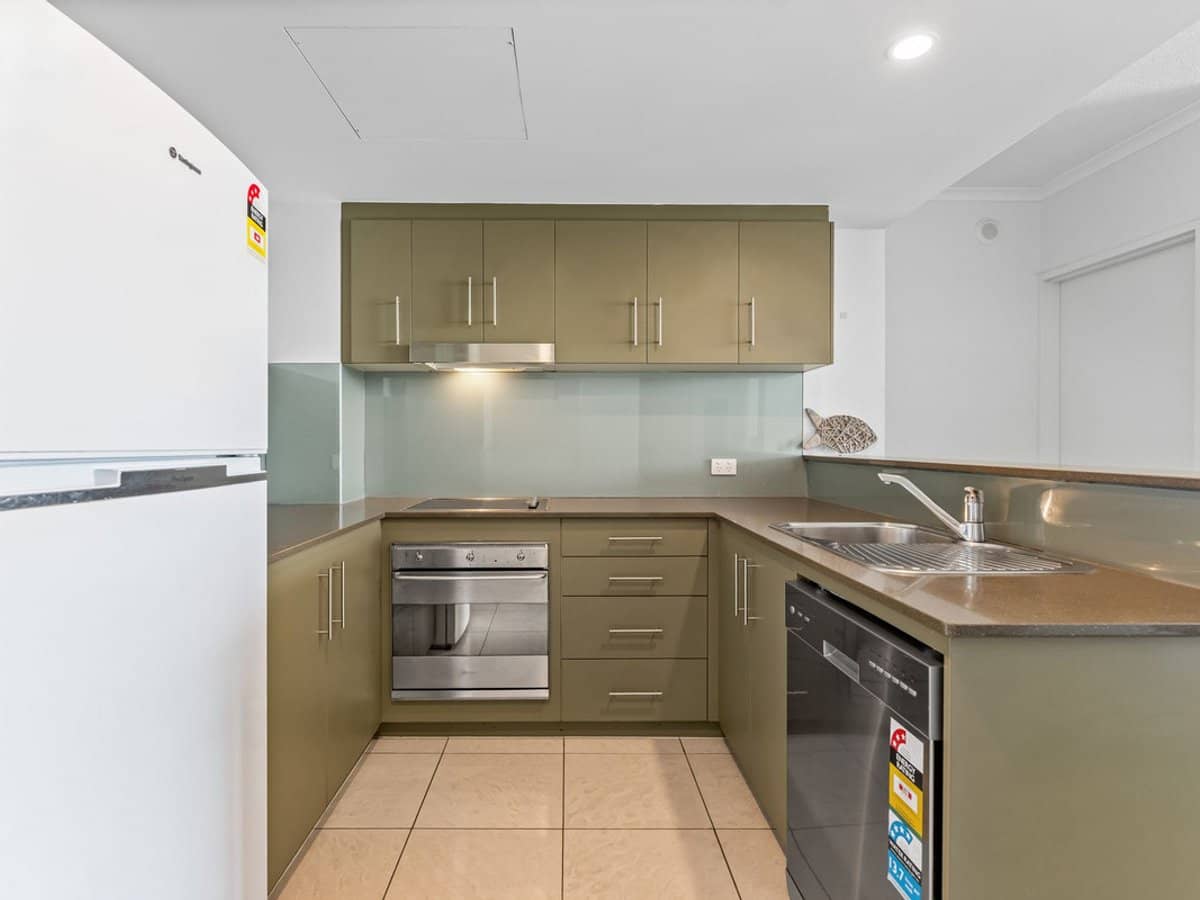 1 Ocean Street, BURLEIGH HEADS - Thumbnail 8