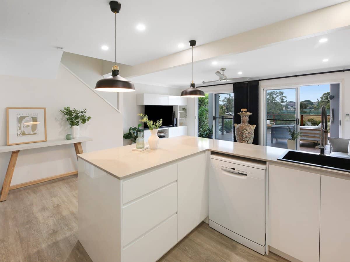 215 Cottesloe Drive, Mermaid Waters - Thumbnail 7