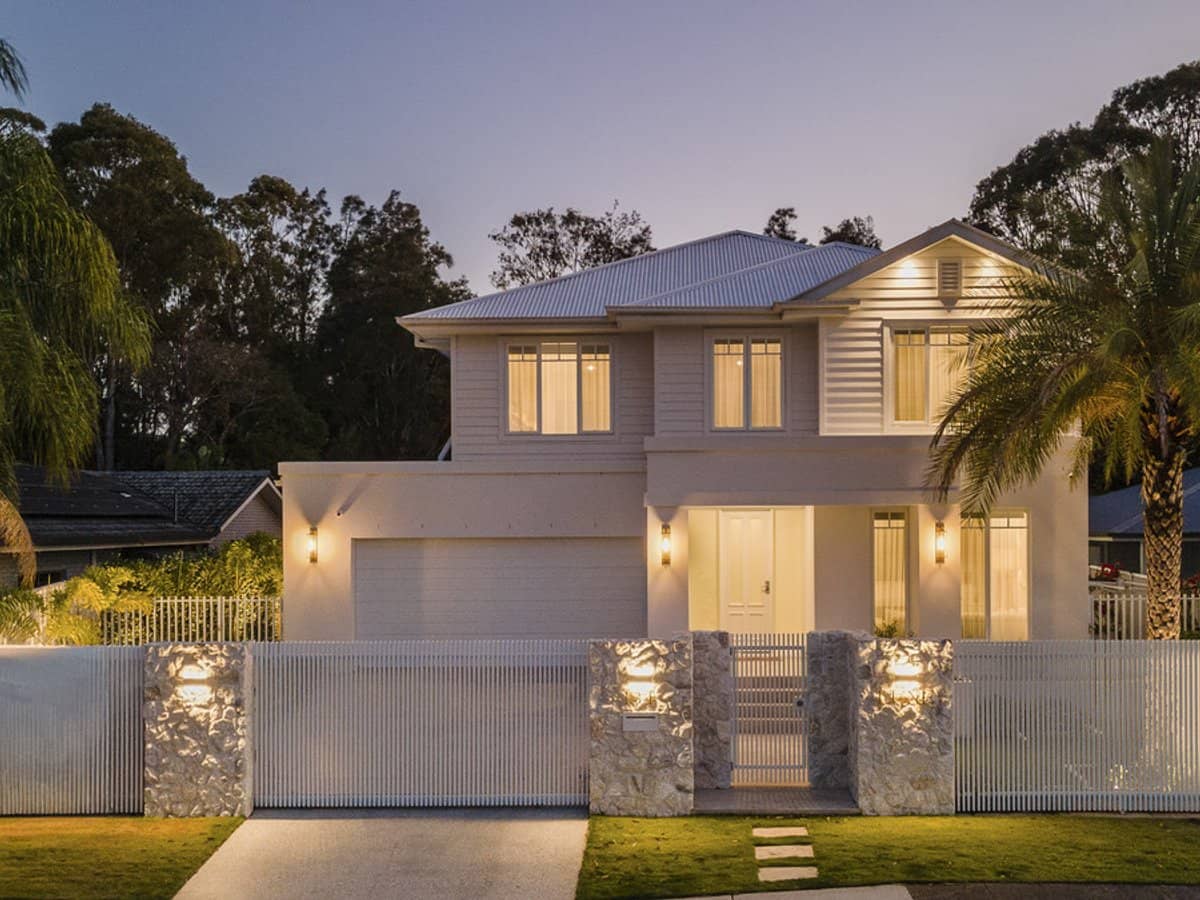 134 Acanthus Avenue, BURLEIGH WATERS - Thumbnail 1
