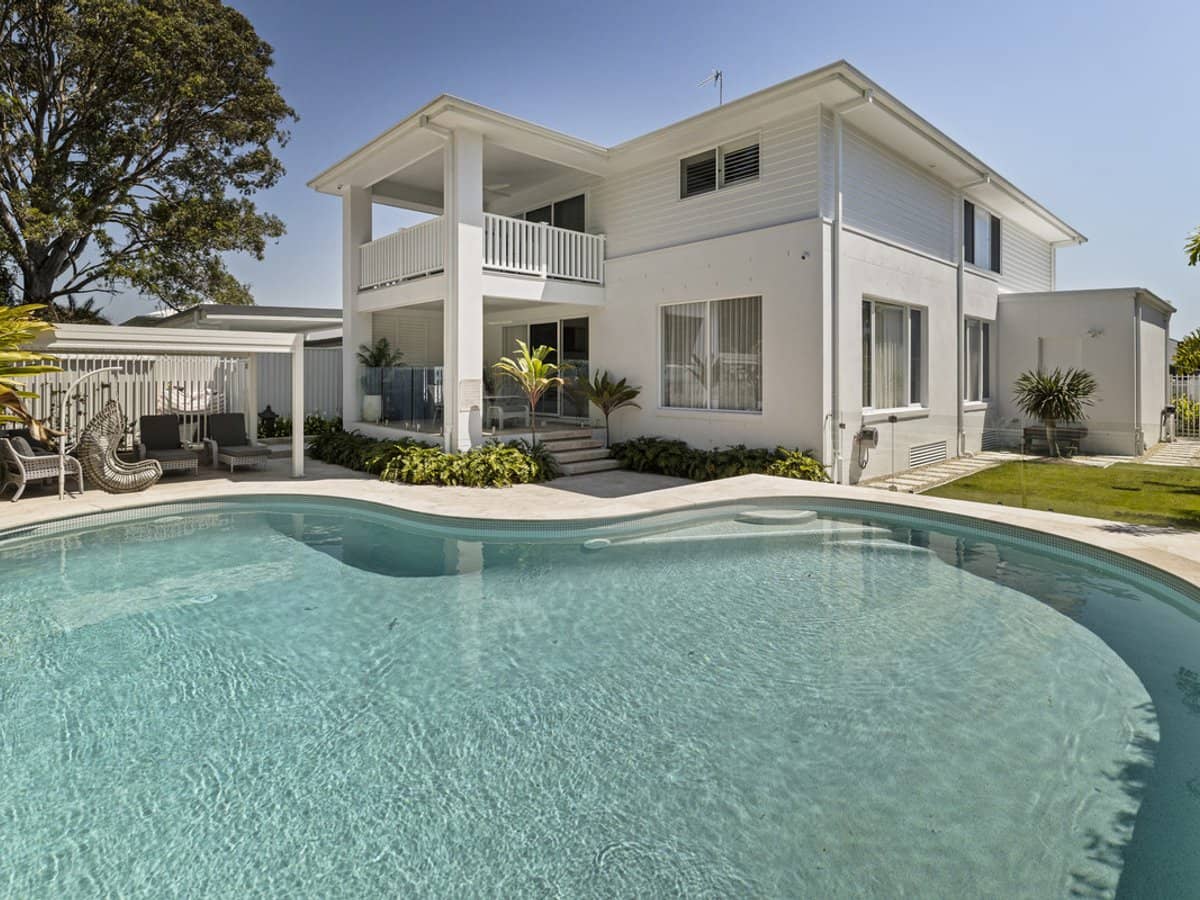 134 Acanthus Avenue, BURLEIGH WATERS - Thumbnail 3