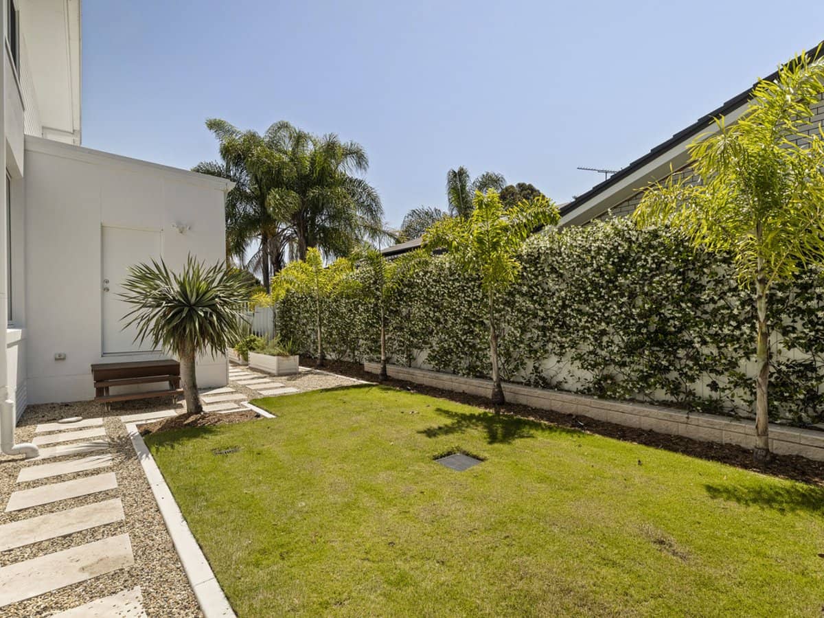134 Acanthus Avenue, BURLEIGH WATERS - Thumbnail 28