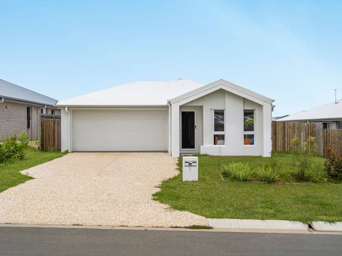 8 Alexander Place, Gleneagle - Thumbnail 1