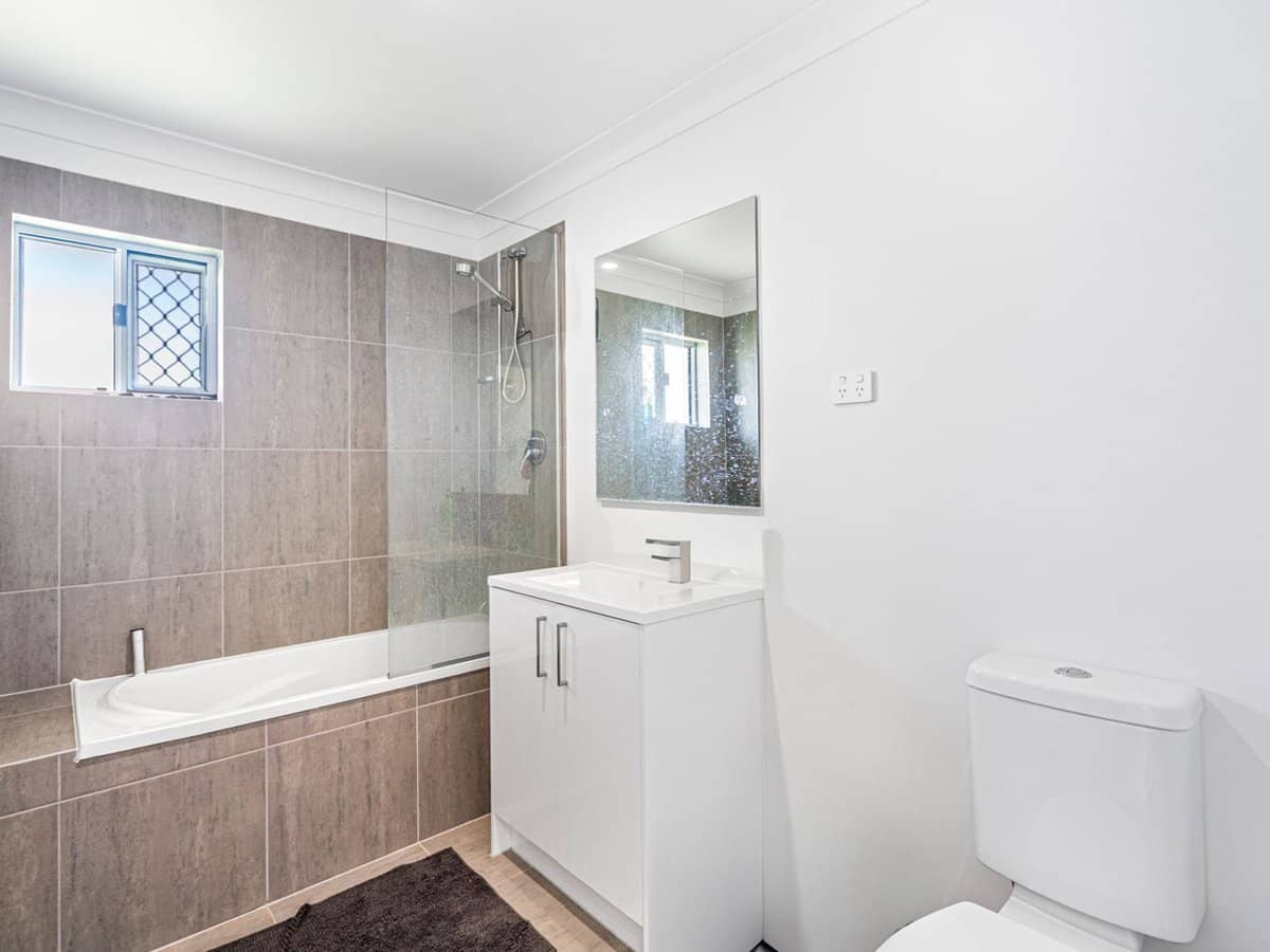 8 Alexander Place, Gleneagle - Thumbnail 11