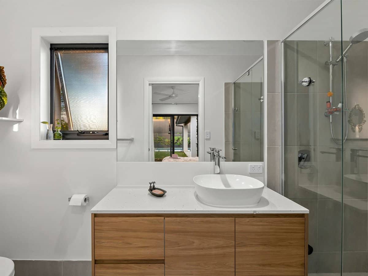 3 Splendid Drive, BRIDGEMAN DOWNS - Thumbnail 12