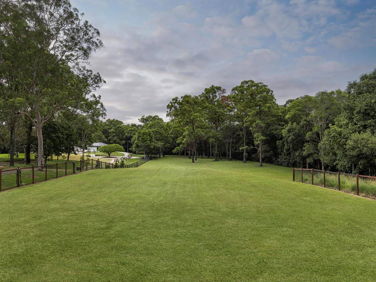 95 Tiverton Place, BRIDGEMAN DOWNS - Thumbnail 2