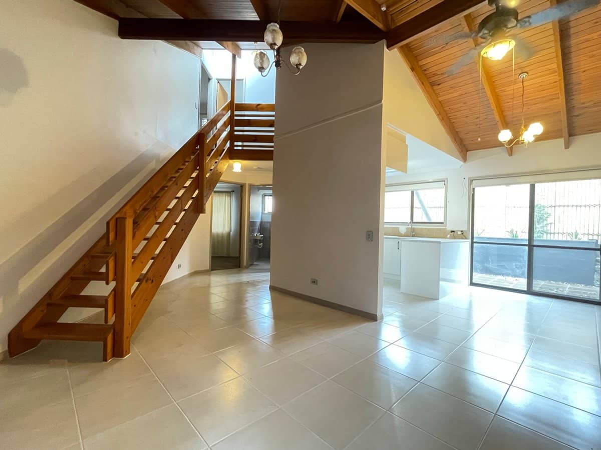 93 Barbaralla Drive, SPRINGWOOD - Thumbnail 3