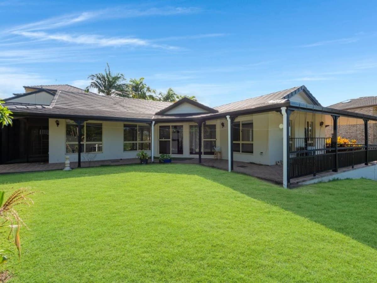 9 Benalla Court, PARKWOOD - Thumbnail 2