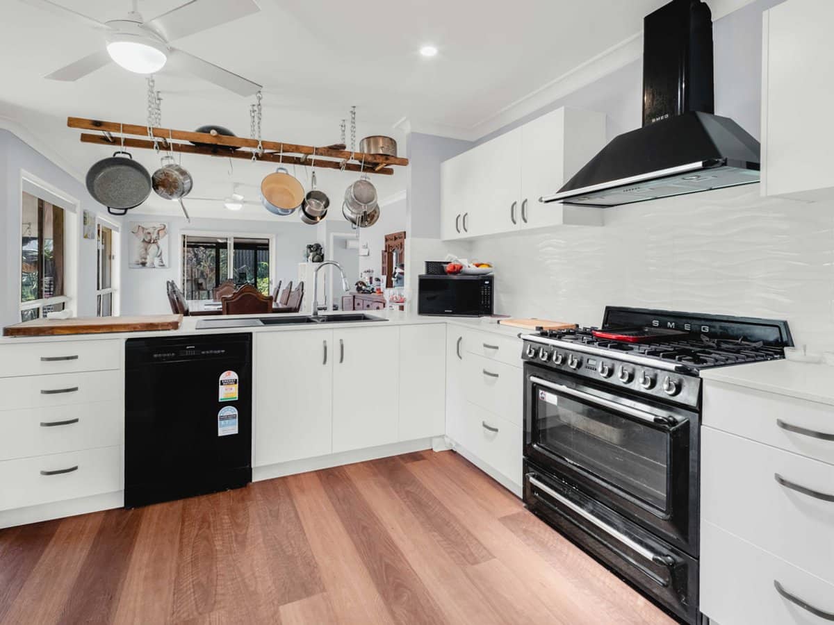 9 Benalla Court, PARKWOOD - Thumbnail 6