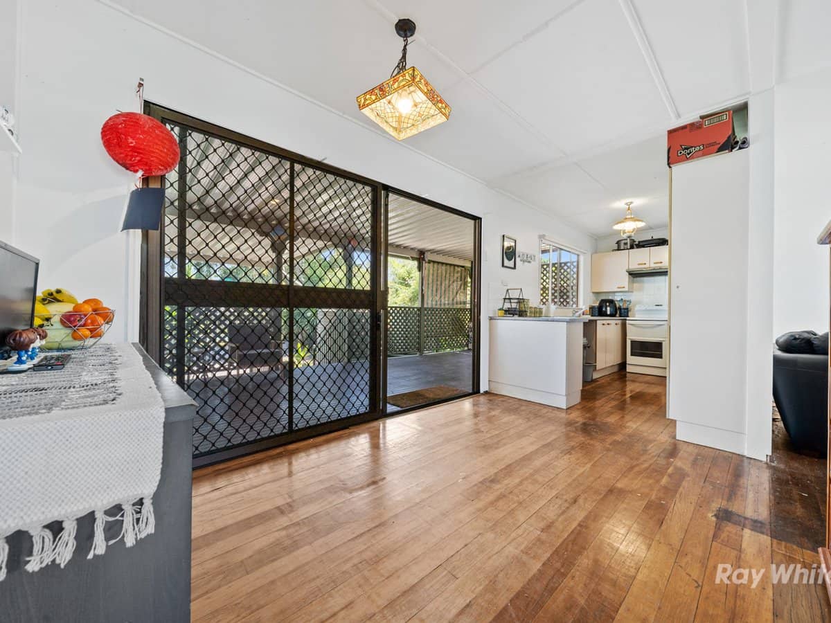 157 Kianawah Road, WYNNUM WEST - Thumbnail 11