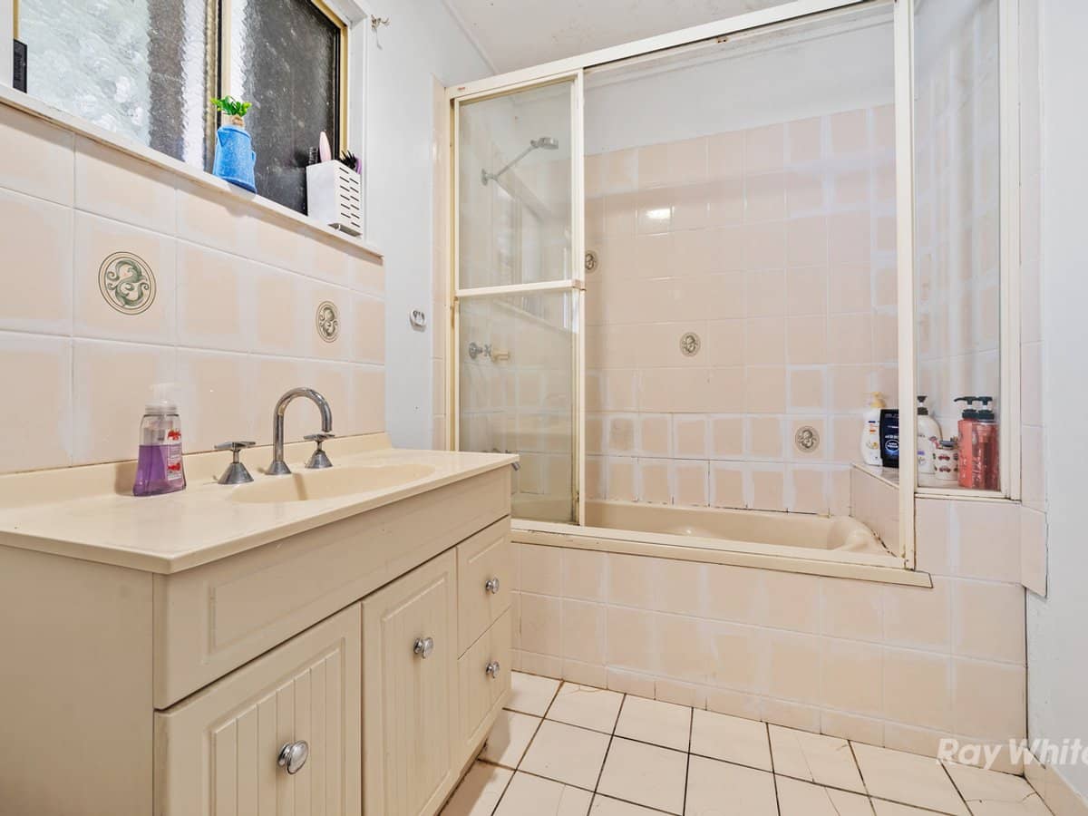 157 Kianawah Road, WYNNUM WEST - Thumbnail 15