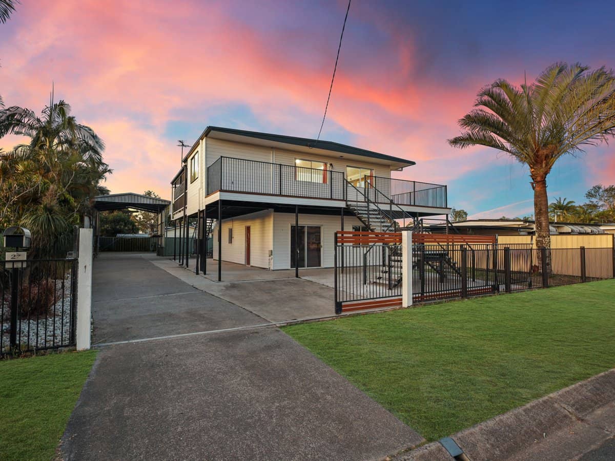 27 Gillian Street, BEACHMERE - Thumbnail 2