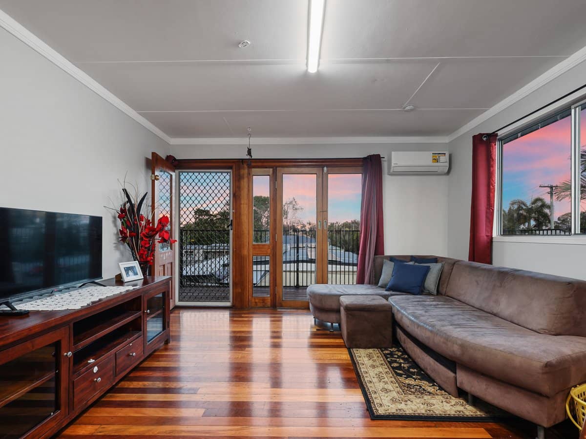 27 Gillian Street, BEACHMERE - Thumbnail 3