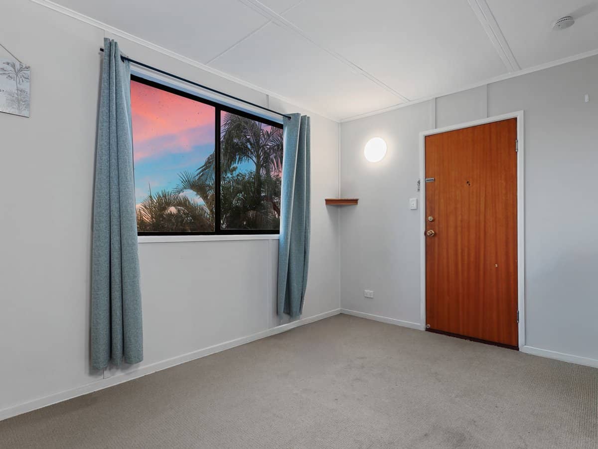 27 Gillian Street, BEACHMERE - Thumbnail 10