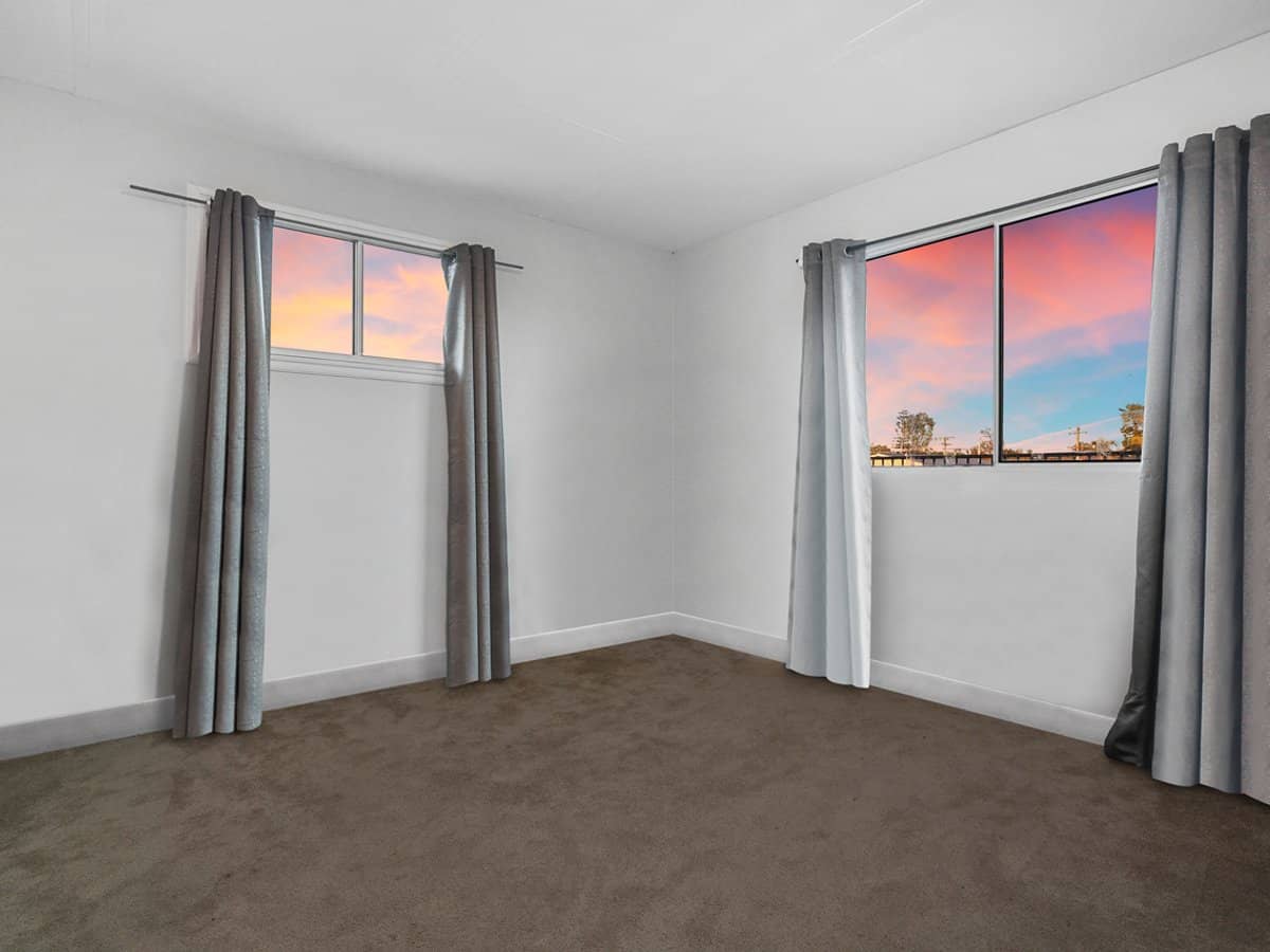 27 Gillian Street, BEACHMERE - Thumbnail 11