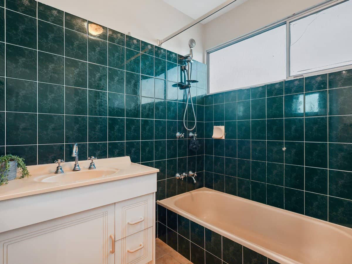 27 Gillian Street, BEACHMERE - Thumbnail 13