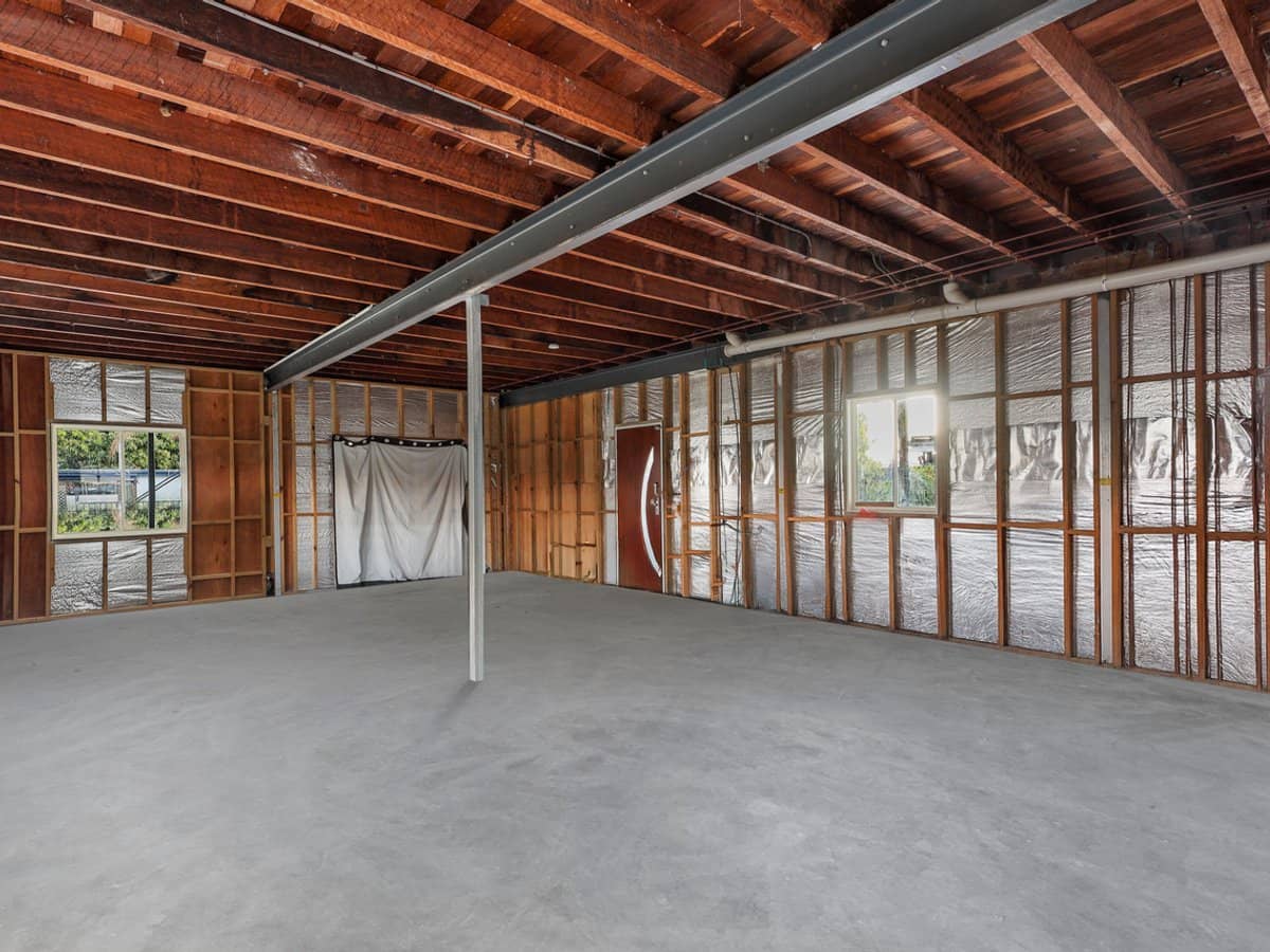 27 Gillian Street, BEACHMERE - Thumbnail 15