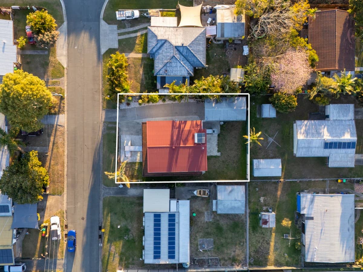 27 Gillian Street, BEACHMERE - Thumbnail 24