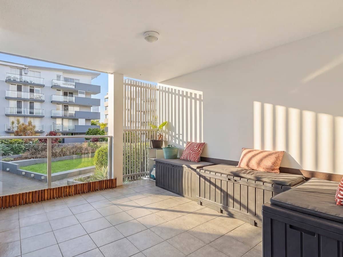 12 Executive Drive, BURLEIGH WATERS - Thumbnail 7