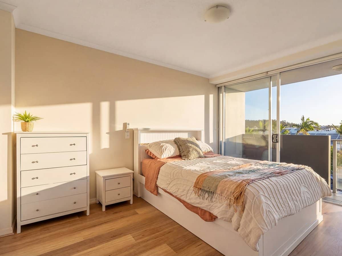 12 Executive Drive, BURLEIGH WATERS - Thumbnail 8