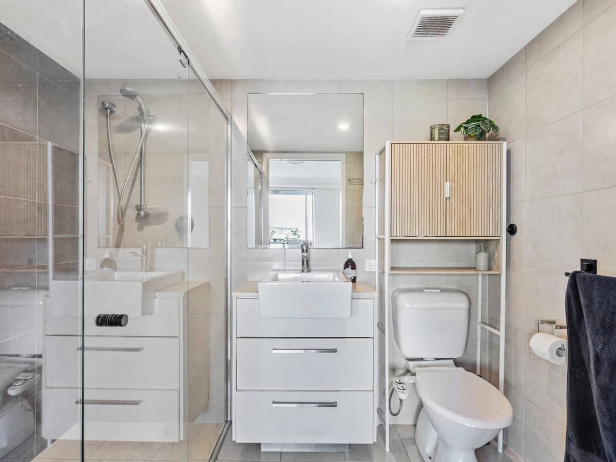 12 Executive Drive, BURLEIGH WATERS - Thumbnail 10