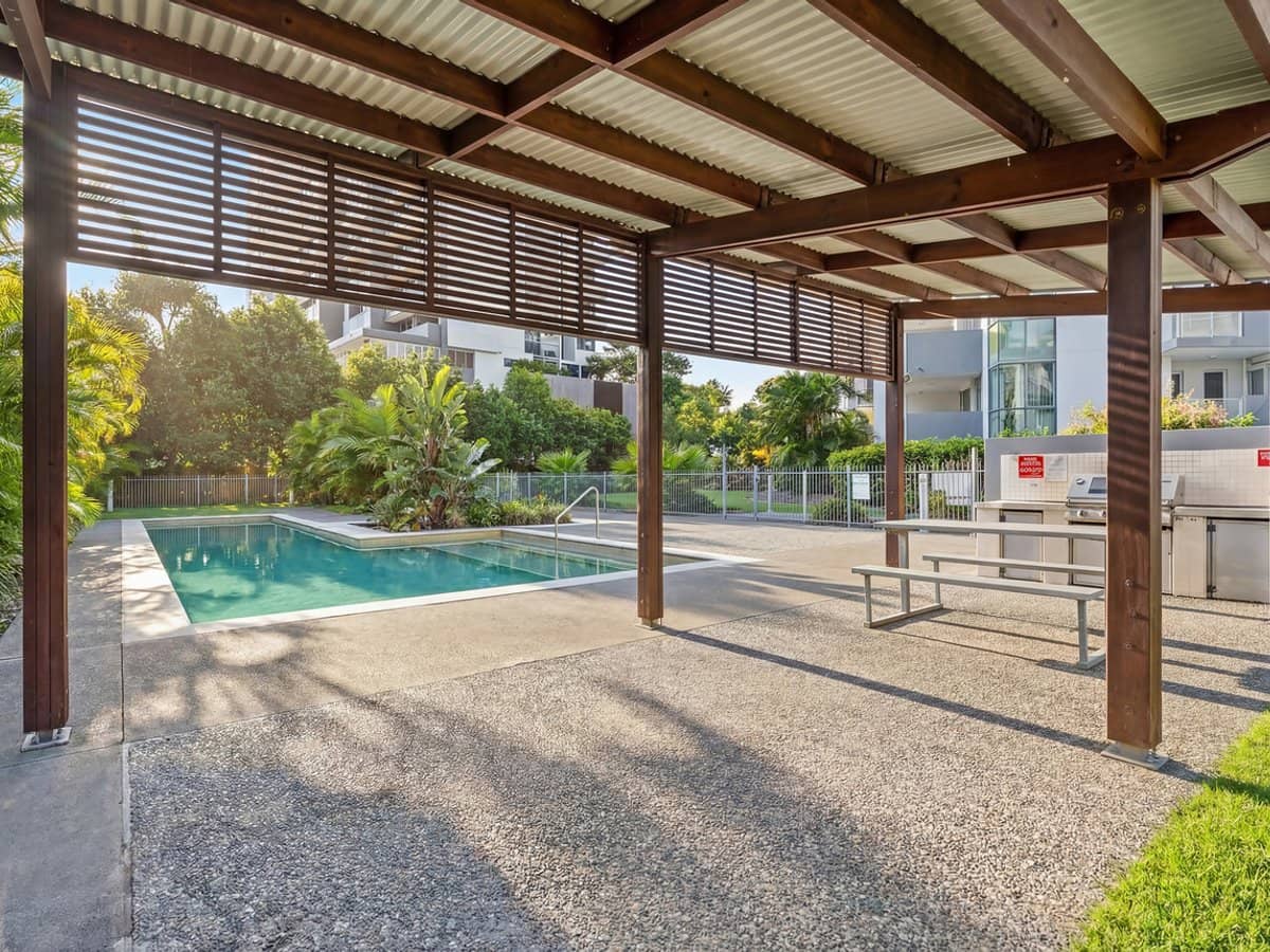 12 Executive Drive, BURLEIGH WATERS - Thumbnail 16