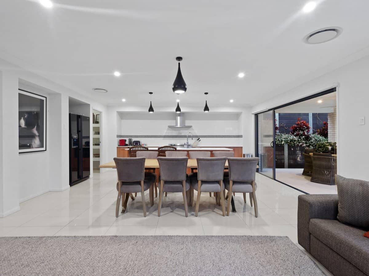 9 April Crescent, BRIDGEMAN DOWNS - Thumbnail 5