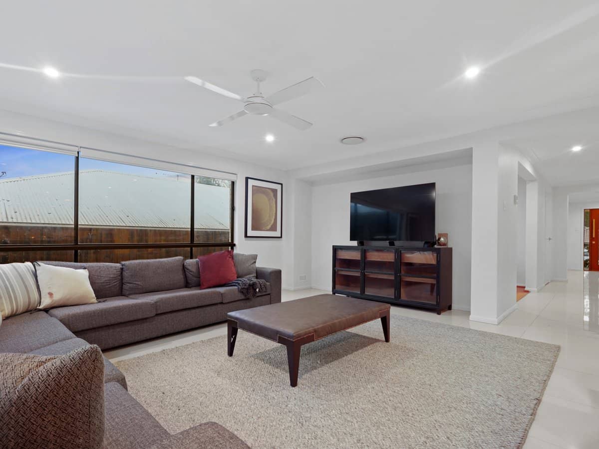 9 April Crescent, BRIDGEMAN DOWNS - Thumbnail 6