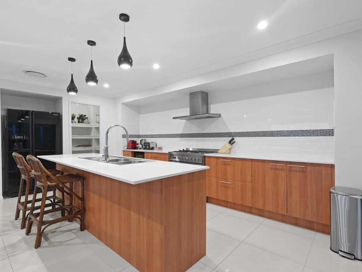 9 April Crescent, BRIDGEMAN DOWNS - Thumbnail 8