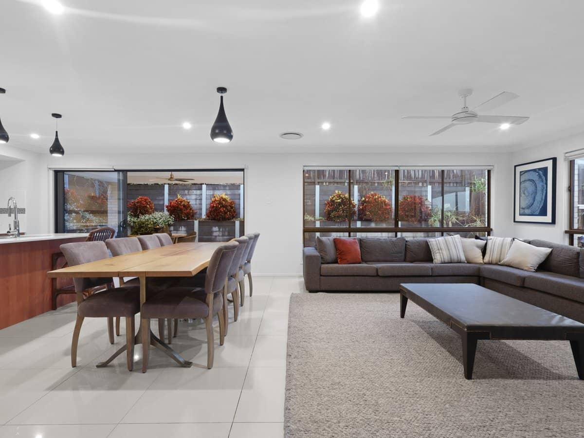 9 April Crescent, BRIDGEMAN DOWNS - Thumbnail 9