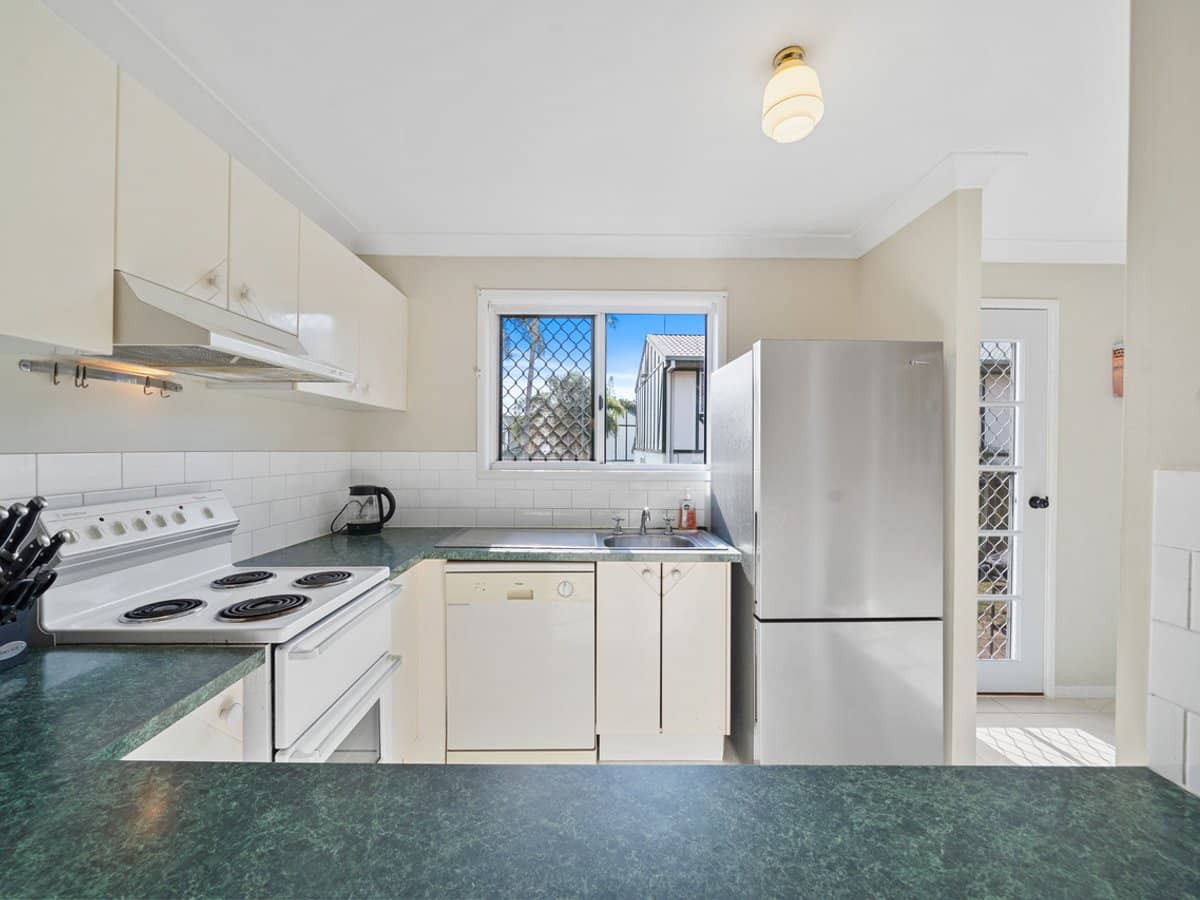 68 Springwood Road, ROCHEDALE SOUTH - Thumbnail 2