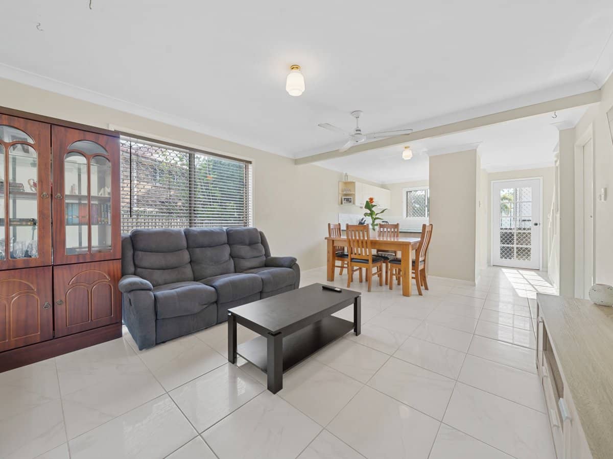 68 Springwood Road, ROCHEDALE SOUTH - Thumbnail 3