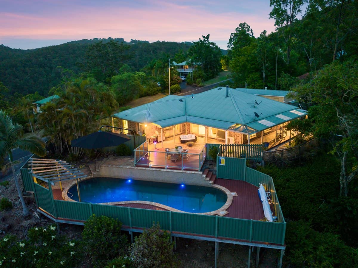 55 Saunders Drive, BONOGIN - Thumbnail 3