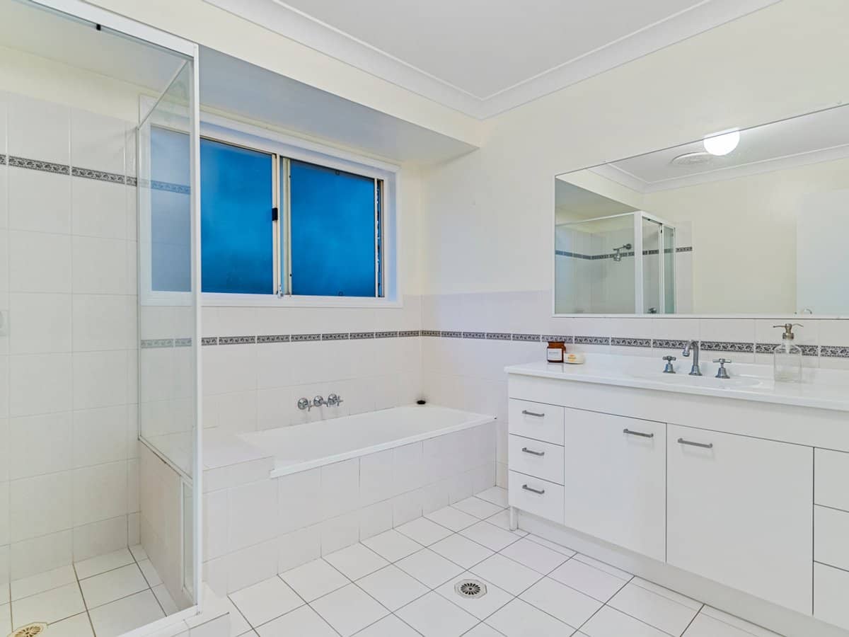 55 Saunders Drive, BONOGIN - Thumbnail 21