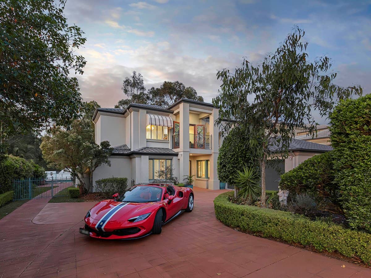 8 Casuarina Street, BRIDGEMAN DOWNS - Thumbnail 1