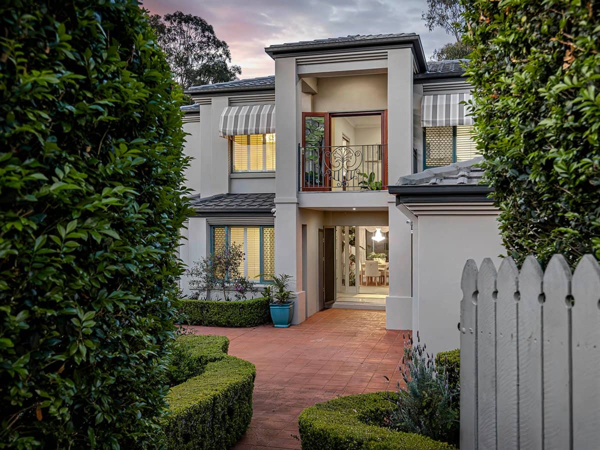 8 Casuarina Street, BRIDGEMAN DOWNS - Thumbnail 2