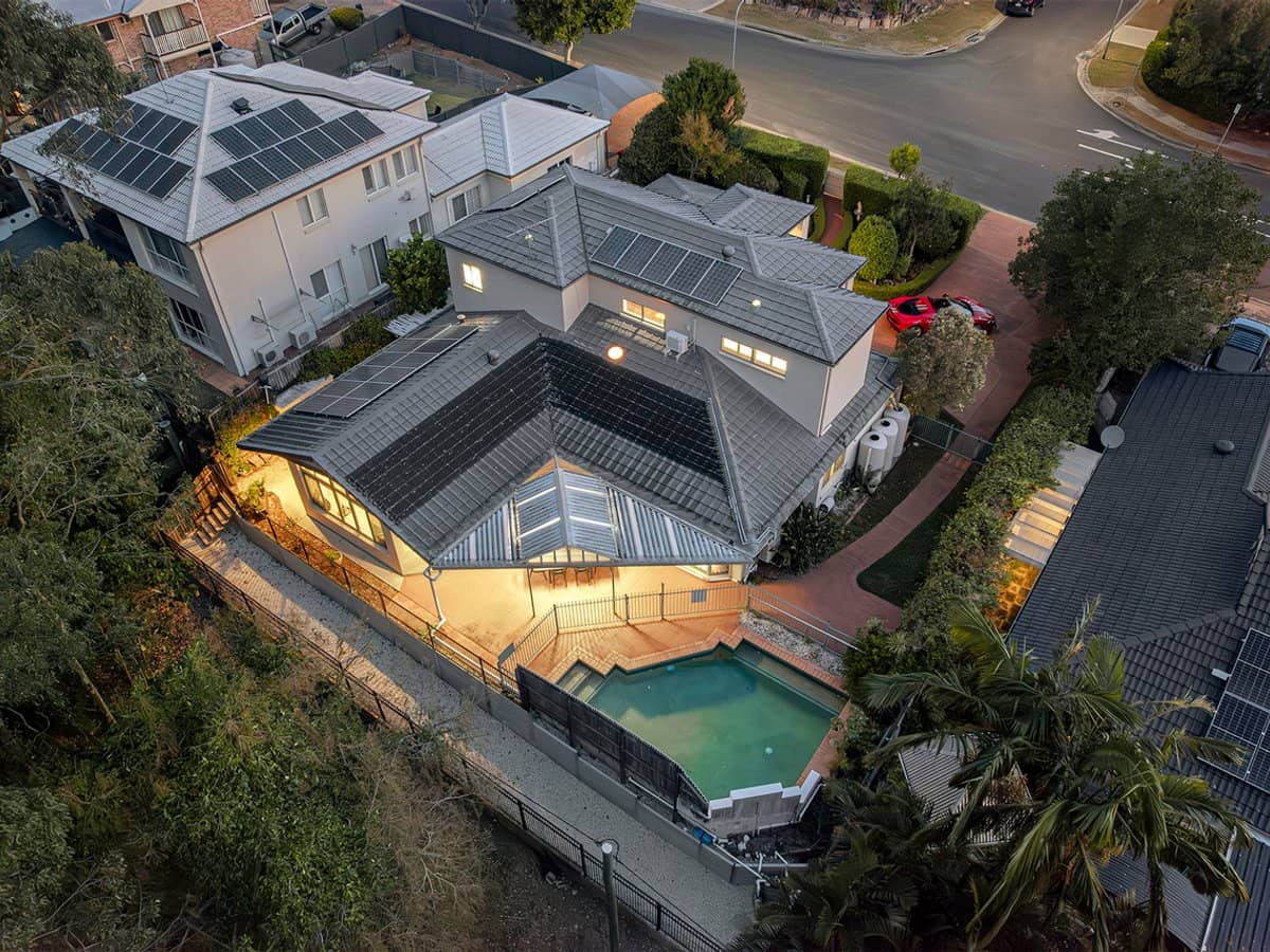 8 Casuarina Street, BRIDGEMAN DOWNS - Thumbnail 3