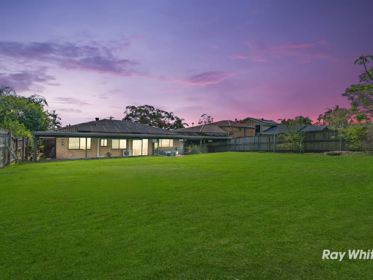 15 Bradley Street, SPRINGWOOD - Thumbnail 2