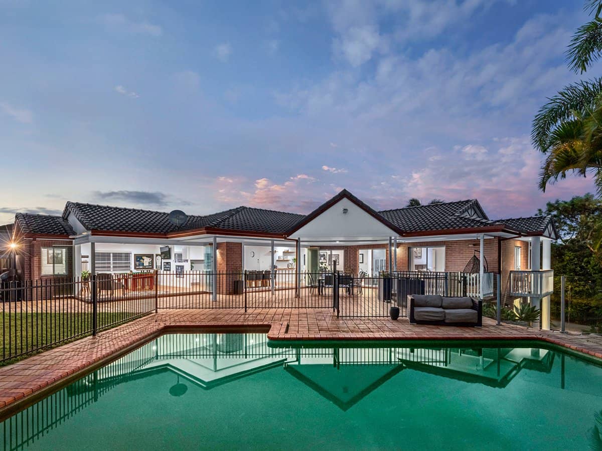 91 Saturn Crescent, BRIDGEMAN DOWNS - Thumbnail 2